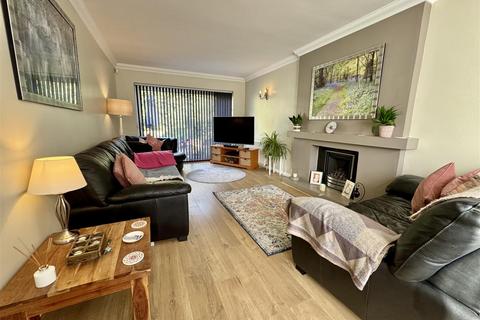 4 bedroom detached house for sale, Oaks Farm Drive, Darton