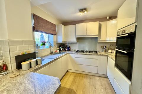 4 bedroom detached house for sale, Oaks Farm Drive, Darton