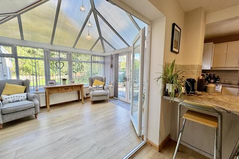 4 bedroom detached house for sale, Oaks Farm Drive, Darton