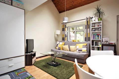 undefined, Huntingdon Road, Woking, Surrey, GU21