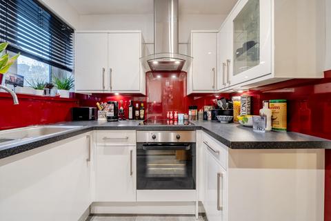 2 bedroom flat for sale, Jean House, Tooting Grove, SW17