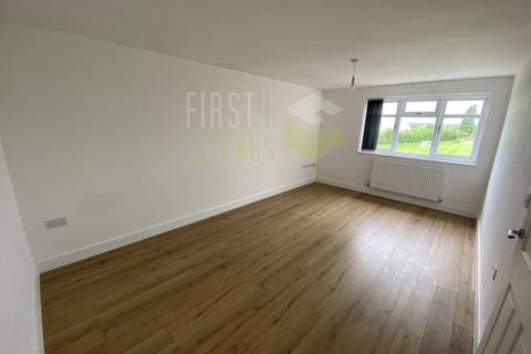 3 bedroom flat to rent, Milligan Road, Leicester LE2