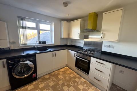 3 bedroom flat to rent, Milligan Road, Leicester LE2