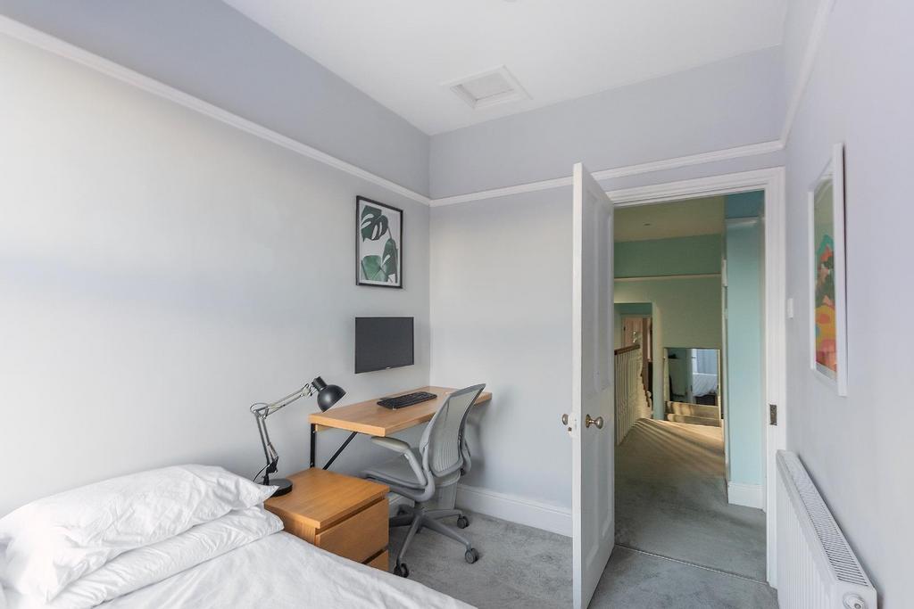 1 W5 R3 ATN - Bedroom E.jpg