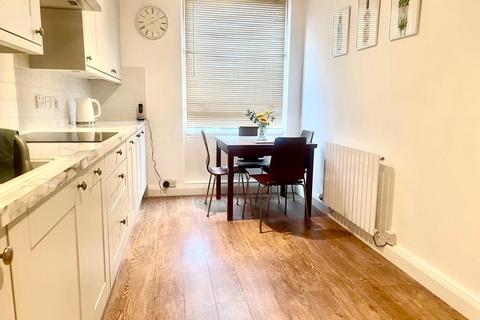 2 bedroom flat to rent, 7 Bramlands Close, SW11