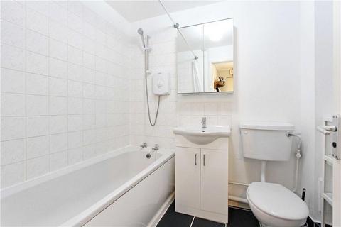 2 bedroom flat to rent, Felixstowe Court, London E16