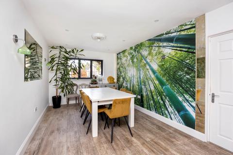 undefined, Vincent Close, Esher, Surrey, KT10