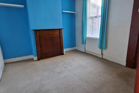 2 bedroom terraced house to rent, Cutmore Street, Gravesend DA11