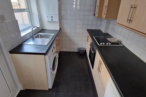 2 bedroom terraced house to rent, Cutmore Street, Gravesend DA11