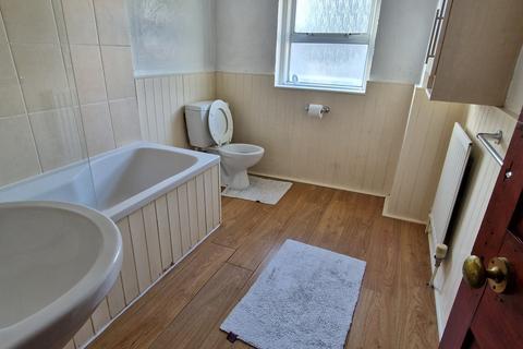 2 bedroom terraced house to rent, Cutmore Street, Gravesend DA11
