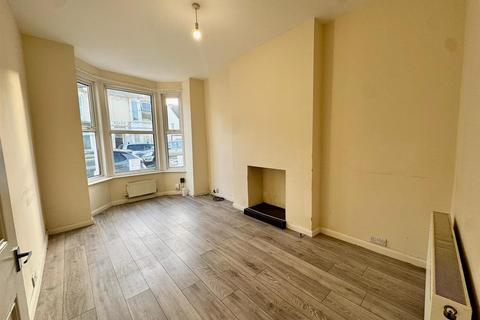 3 bedroom end of terrace house to rent, Powerscourt Road, Portsmouth