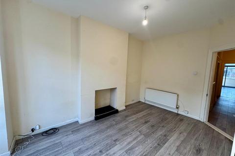 3 bedroom end of terrace house to rent, Powerscourt Road, Portsmouth