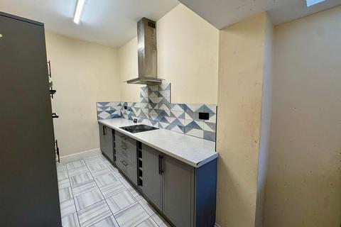 3 bedroom end of terrace house to rent, Powerscourt Road, Portsmouth