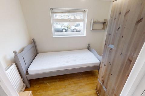 1 bedroom in a house share to rent, Applegarth Avenue, Guildford, GU2