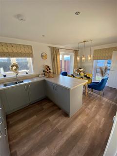 3 bedroom end of terrace house to rent, Whittle Way, Gloucester GL3
