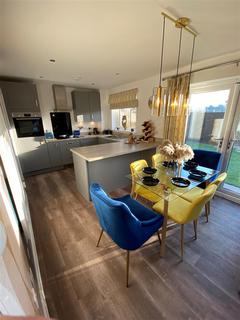 3 bedroom end of terrace house to rent, Whittle Way, Gloucester GL3