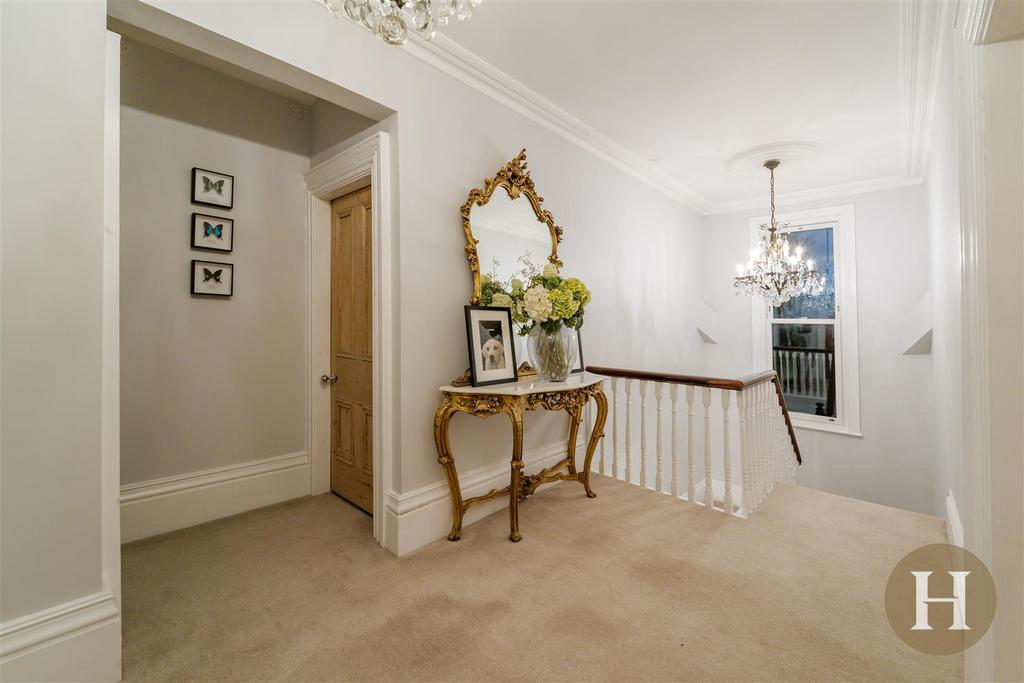 Hadleigh Estate Agents-107.jpg