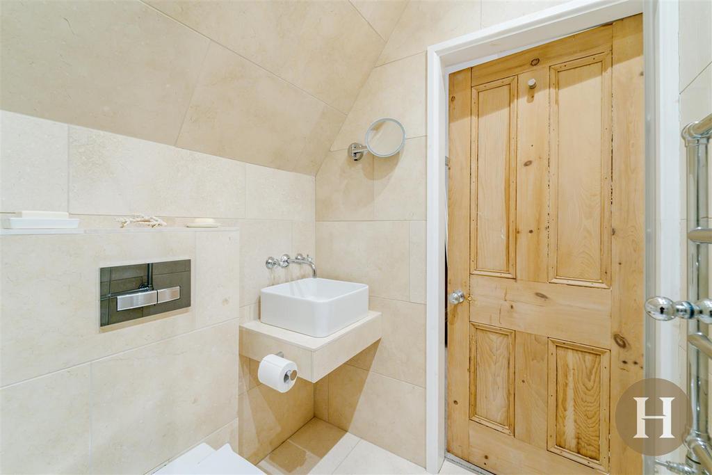 Hadleigh Estate Agents-106.jpg