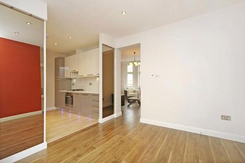 3 bedroom flat for sale, Blomfield Court, London W9