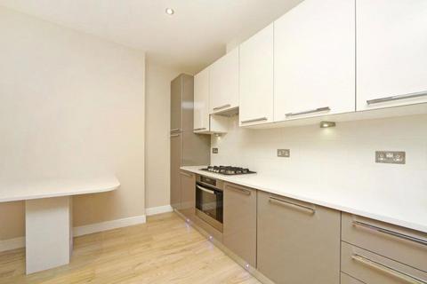 3 bedroom flat for sale, Blomfield Court, London W9