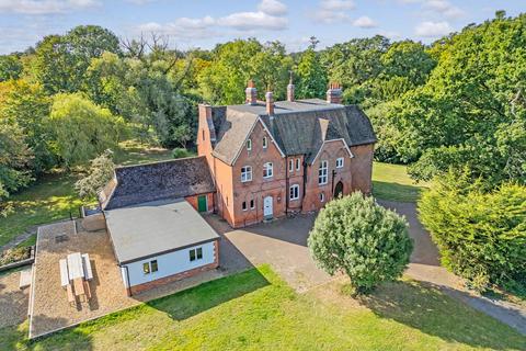 9 bedroom detached house to rent, Low Street, Brandeston