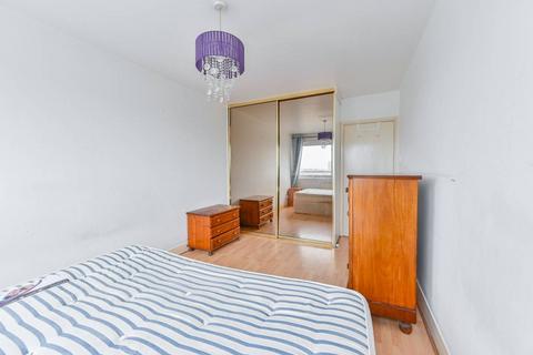 2 bedroom flat to rent, Austin Road, Battersea, SW11