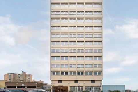 2 bedroom flat to rent, Austin Road, Battersea, SW11