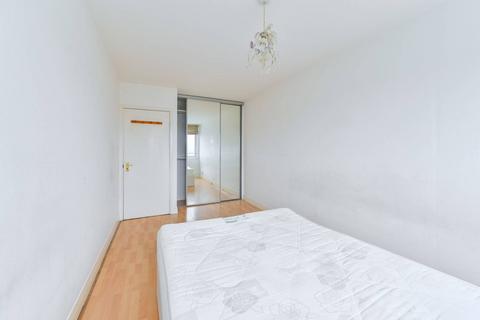 2 bedroom flat to rent, Austin Road, Battersea, SW11