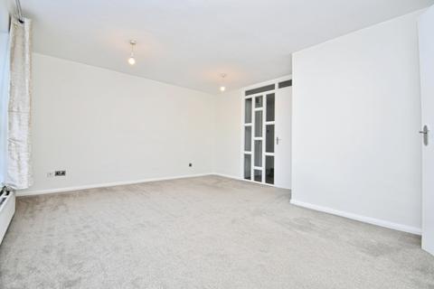 2 bedroom flat to rent, Greenwood Close Sidcup DA15