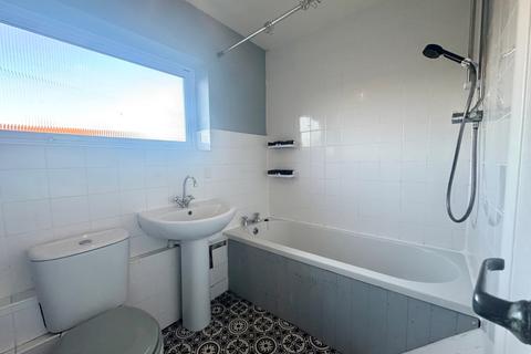 3 bedroom semi-detached house to rent, Moulsham Drive, Chelmsford, Essex, CM2