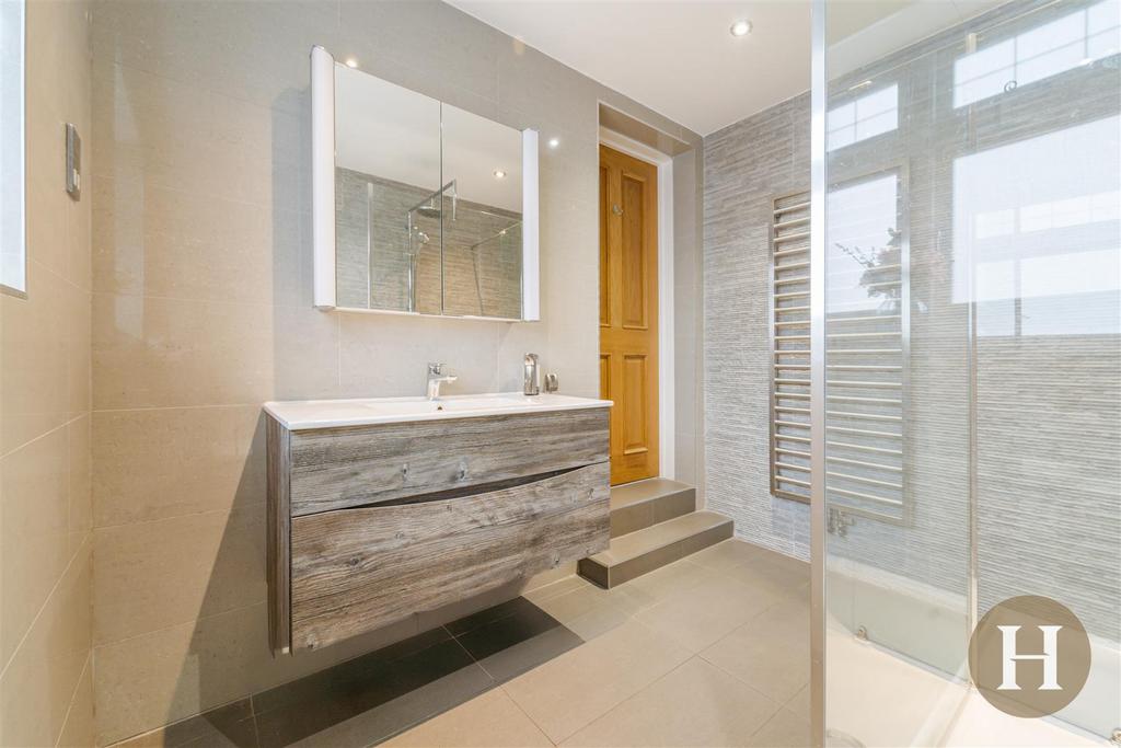Ensuite