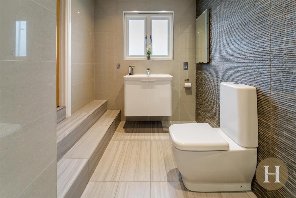 Hadleigh Estate Agents-83.jpg
