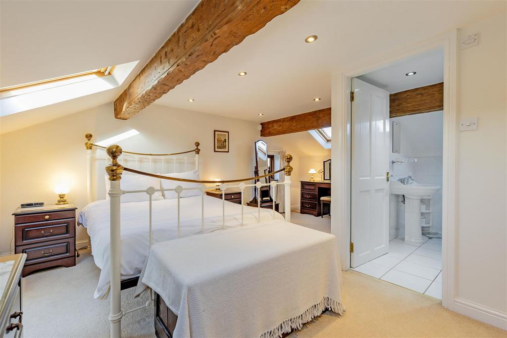 Bedroom 1-2.jpg