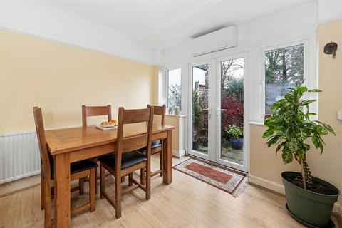 undefined, Hamsey Green Gardens, Warlingham CR6