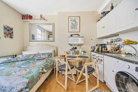 Studio to rent, Aylesford Street, Pimlico, London, SW1V
