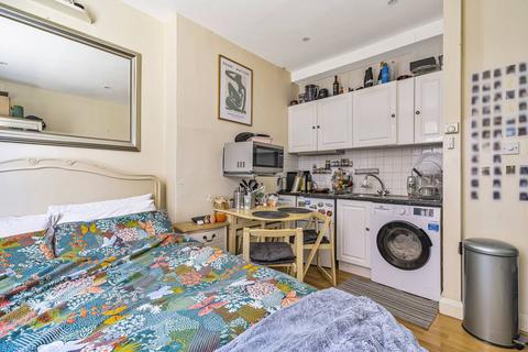 Studio to rent, Aylesford Street, Pimlico, London, SW1V