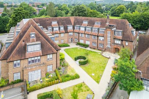 2 bedroom flat for sale, Lesbourne Road, Reigate