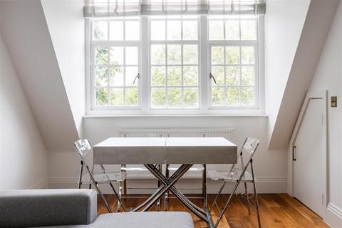 2 bedroom flat for sale, Lesbourne Road, Reigate