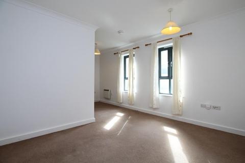 2 bedroom flat to rent, St Clements Court, St. Pauls BS2