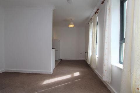 2 bedroom flat to rent, St Clements Court, St. Pauls BS2