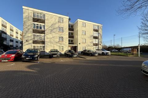 2 bedroom apartment to rent, Convent Way, SOUTHALL UB2