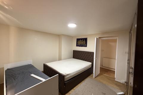 2 bedroom apartment to rent, Convent Way, SOUTHALL UB2