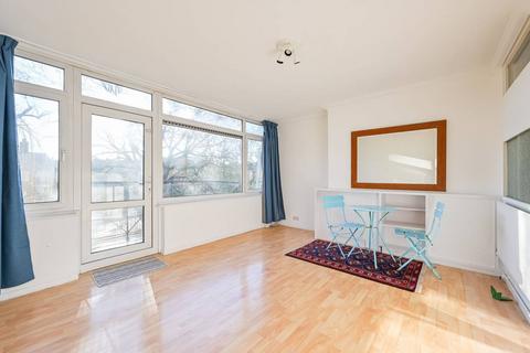 3 bedroom flat to rent, The Drive, Walthamstow, London, E17