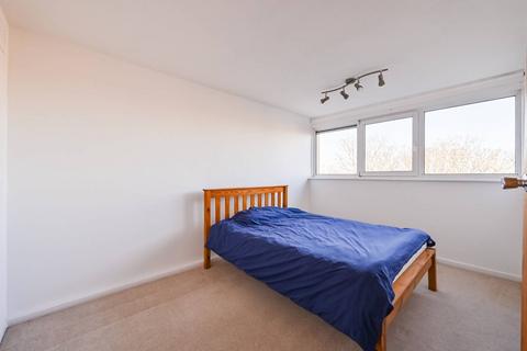 3 bedroom flat to rent, The Drive, Walthamstow, London, E17