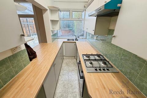 2 bedroom terraced house to rent, Leek Road, Staffordshire ST1