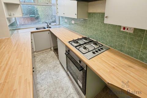 2 bedroom terraced house to rent, Leek Road, Staffordshire ST1