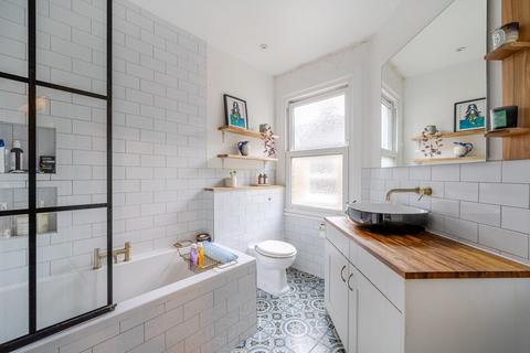 2 bedroom maisonette for sale, Casewick Road, West Norwood, London, SE27