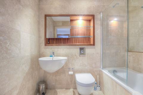 2 bedroom apartment to rent, The Quays, Salford M50