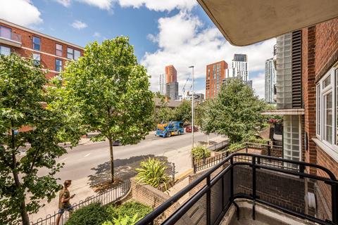 2 bedroom flat to rent, Wandsworth Road, Vauxhall, London, SW8