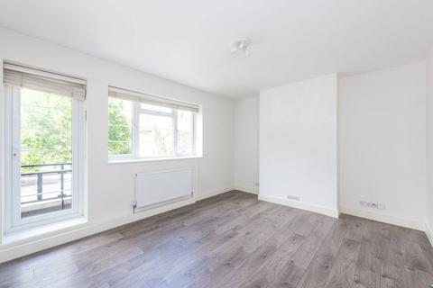 2 bedroom flat to rent, Wandsworth Road, Vauxhall, London, SW8